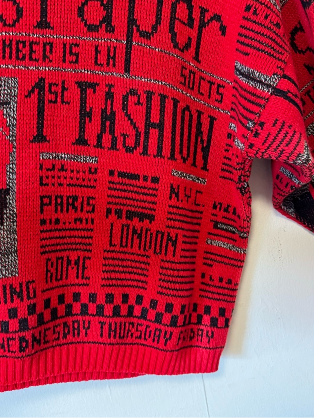 Vintage Newspaper Print Sweater Graphic News Allover Red Acrylic Womens Medium - Picture 4 of 8